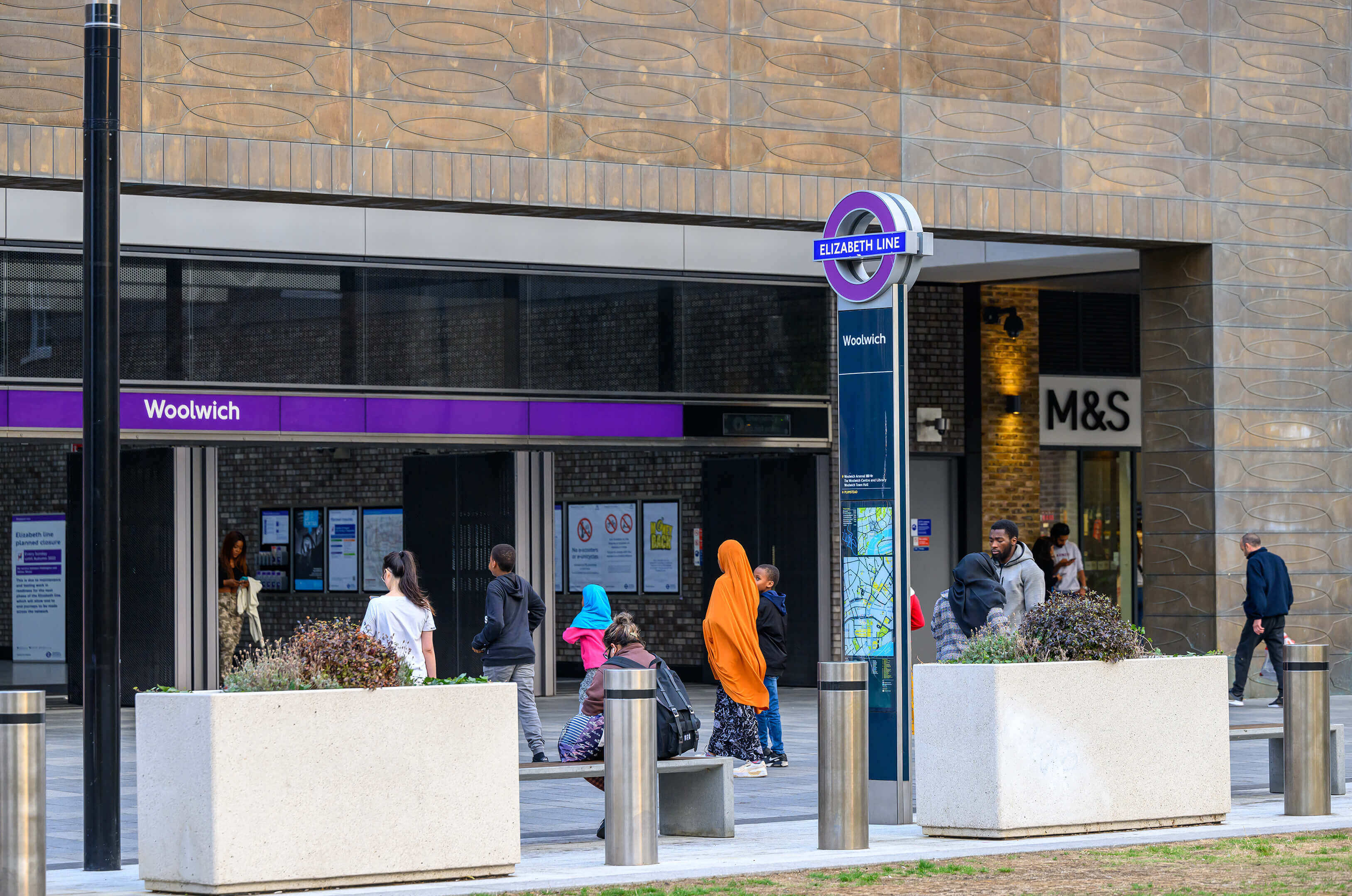 On-site Elizabeth Line station. Woolwich's River Thames view apartments in luxury style.